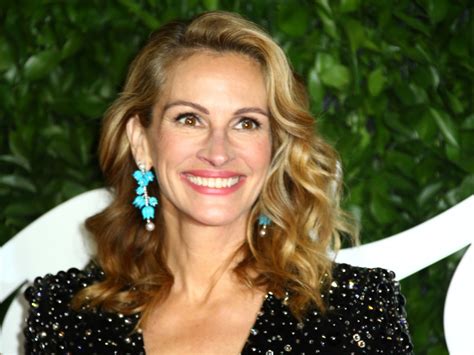 julia roberts boobs|Julia Roberts Stuns in Pink Swimsuit at 54: Beach Photos.